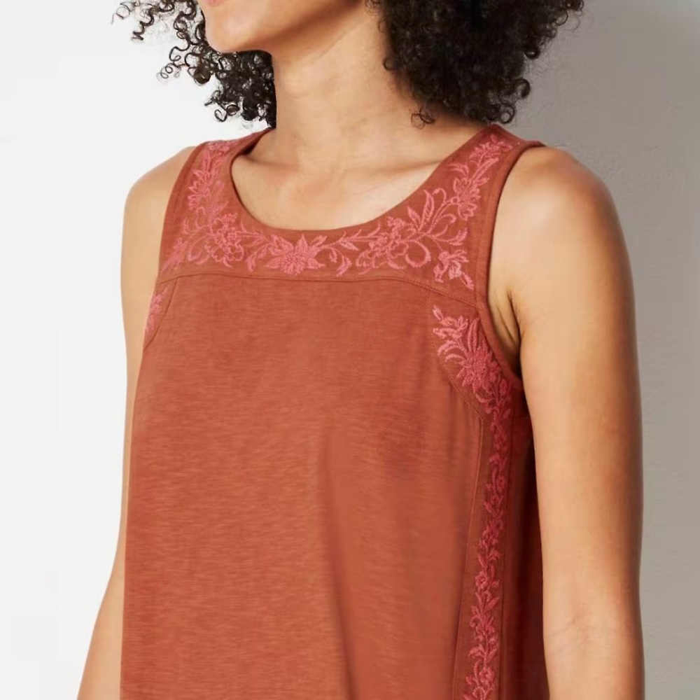 Jjill Soft and light Embroidered tank